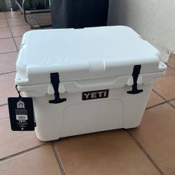 YETI Tundra 35 White Cooler 