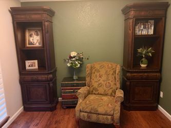 2 detailed bookcases