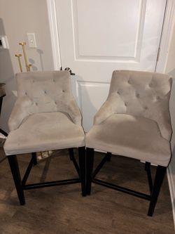 LOCAL DELIVERY AVAILABLE PAIR OF TAN TUFTED BAR STOOLS