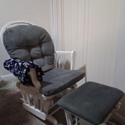 Rocking Chair W Foot Stool