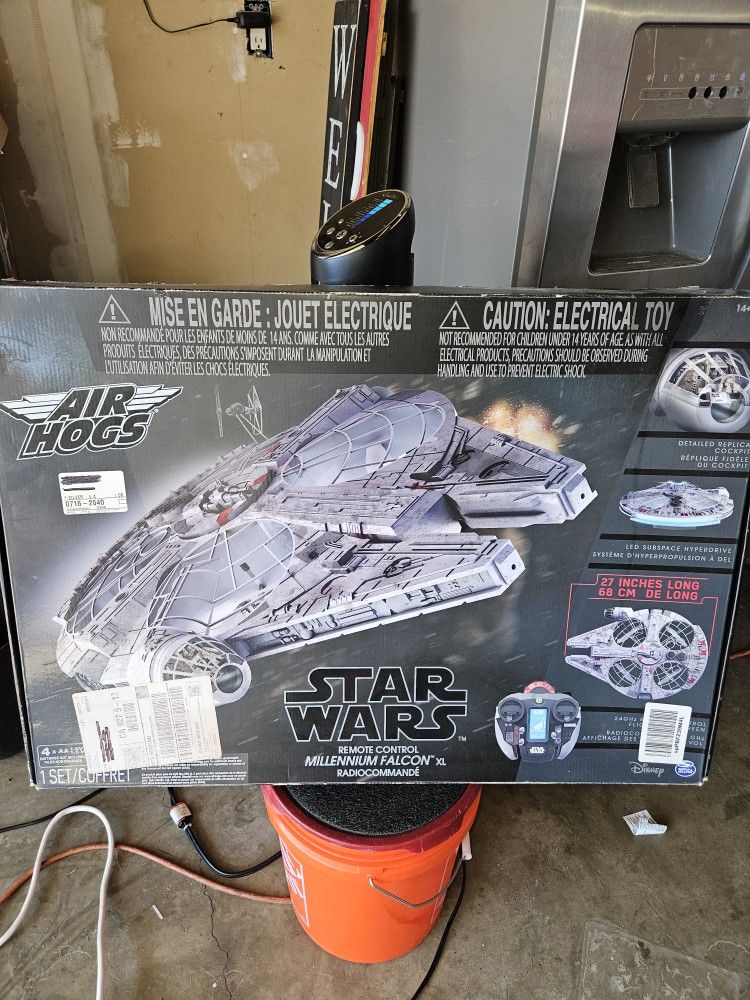 Star Wars Airhog Millennium Falcon XL 27"X"20 DRONE ALL Most New All Effects WORK GREAT