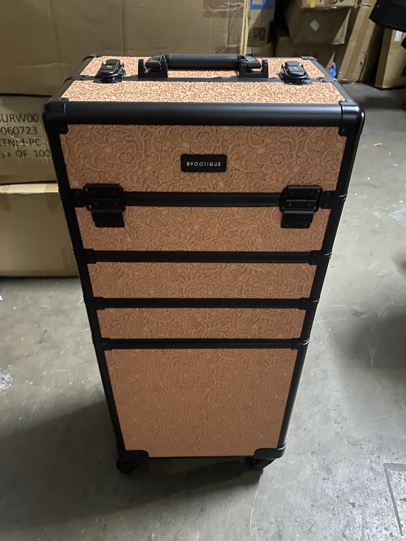 Byootique rolling Makeup case