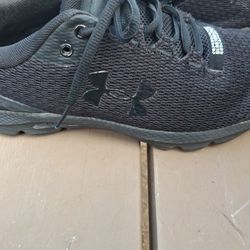 Under Armour Tennis Shoes  Good Condition  9  1/2