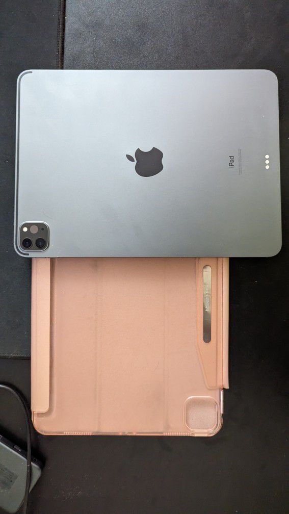 Like New Ipad Pro 11 Inch Second Generation Wifi for Sale in Seattle