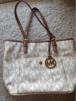 Michael Kors Signature Vanilla Tote Bag with MK Charm – Excellent Condition