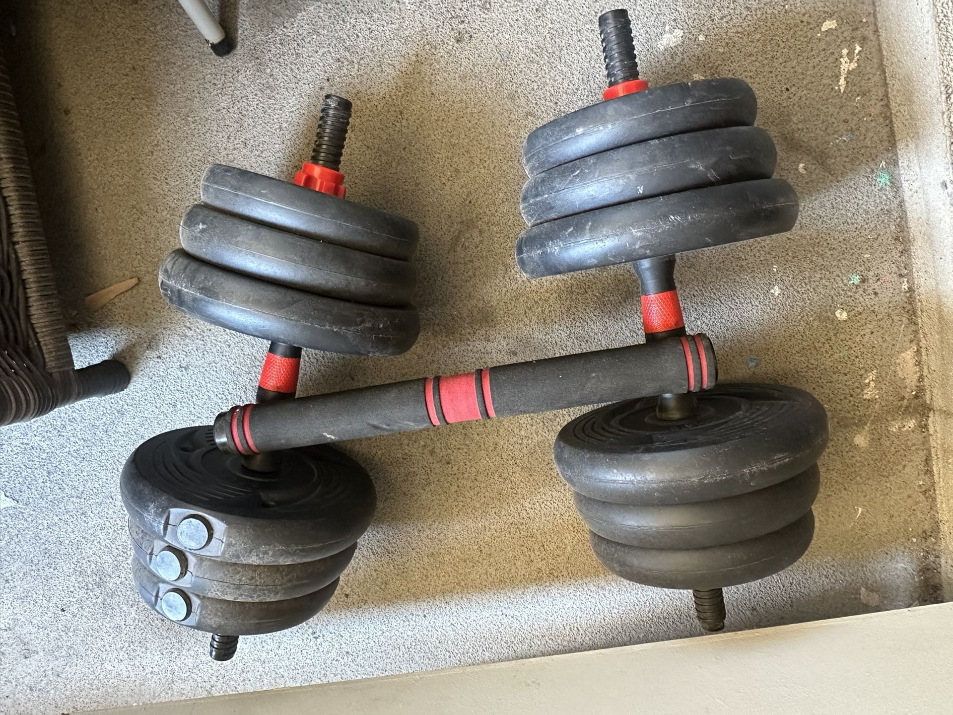Dumbbells/Turn Into Curl Bar