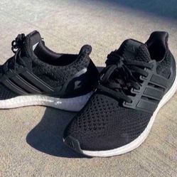 ULTRABOOST SIZE 8