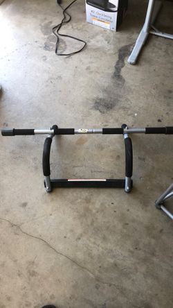Iron Gym pull up bar