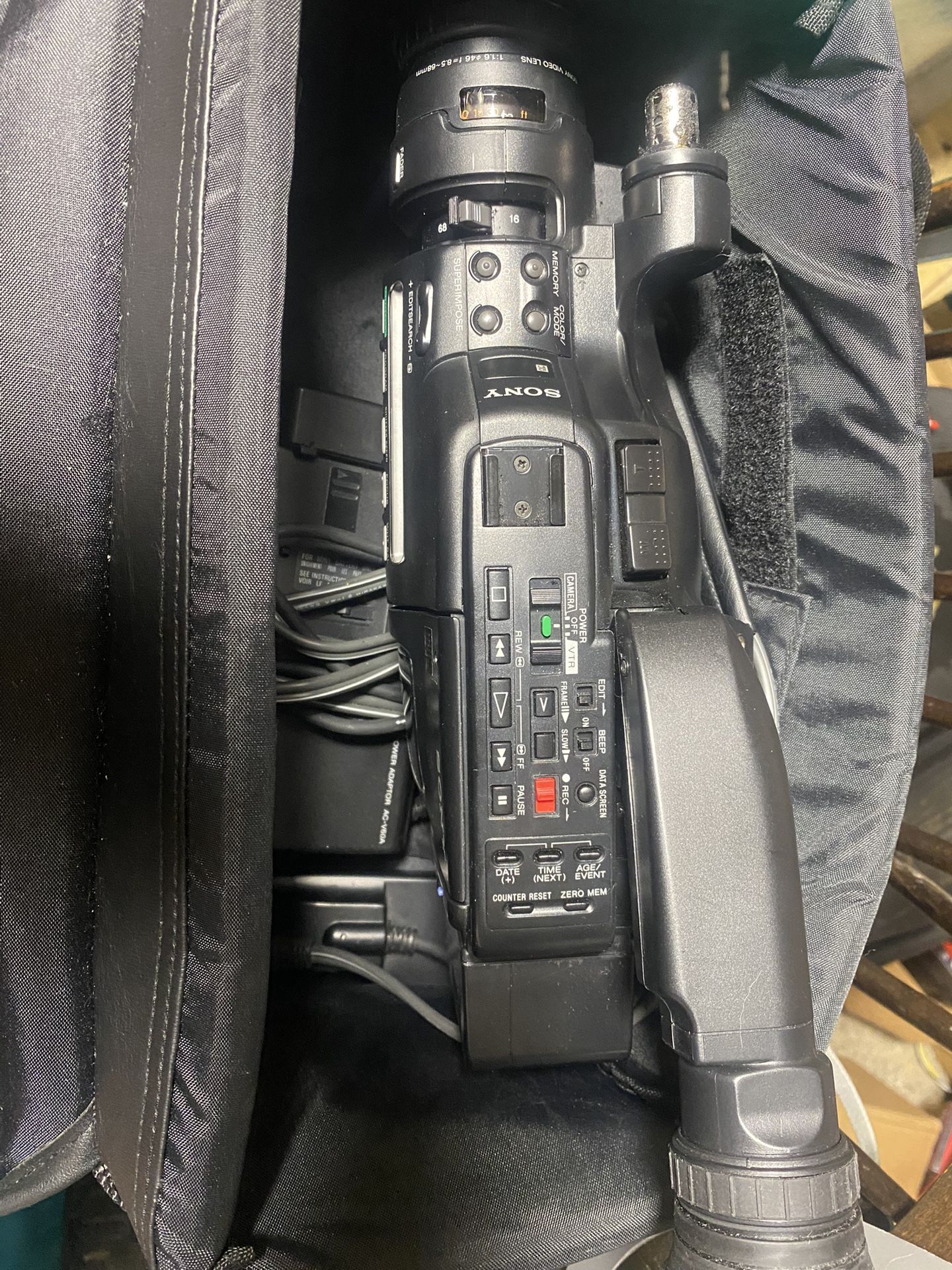 VIDEO CAMERA RECORDER
