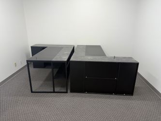 2 L Shaped desks great condition! Like new