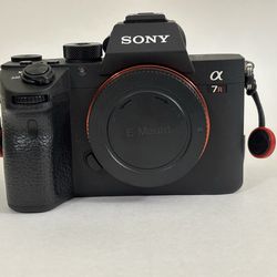 Alpha 7R III - Full-frame Interchangeable Lens Camera 42.4MP, 10FPS, 4K/30p Model: ILCE-7RM3A with a FE 35mm F1.4 GM Full-frame Standard Prime G Maste