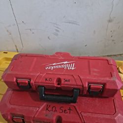 Milwaukee Battery K/O Set 