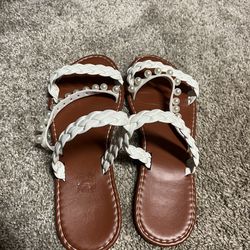 Women’s size 8 white and brown sandals - NEW