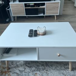 Coffee/Center Table