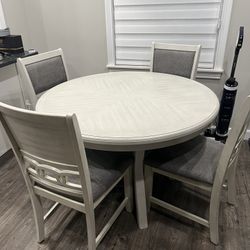 Round Table With 4 Chairs 