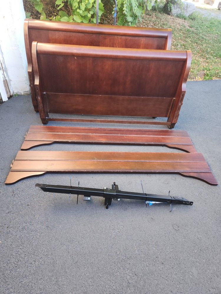 Gorgeous Queen Sleigh Bed
