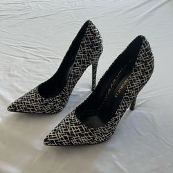 Size 7 women’s heels black & white