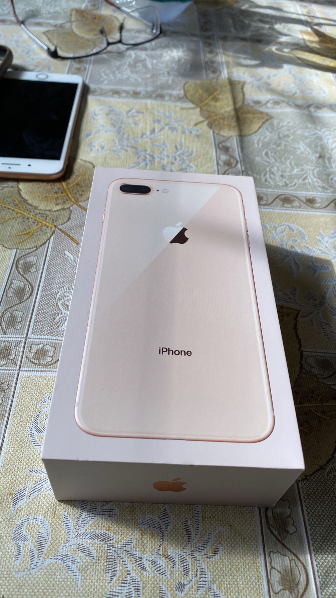 iPhone Plus 64 GB Rose Gold/ Gold Reduced Price