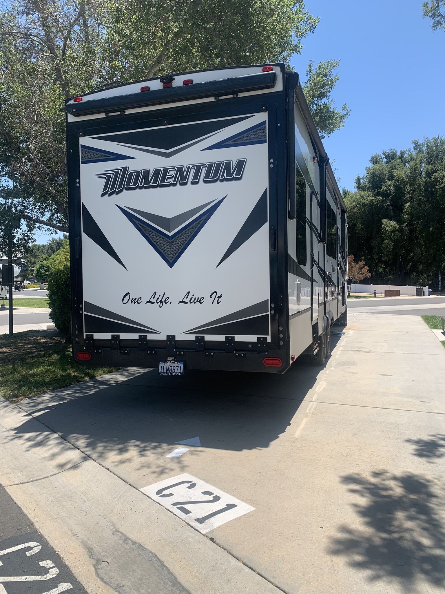 2018 351 GRAND DESIGN MOMENTUM