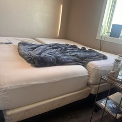 Adjustable Tempurpedic Split King Bed 