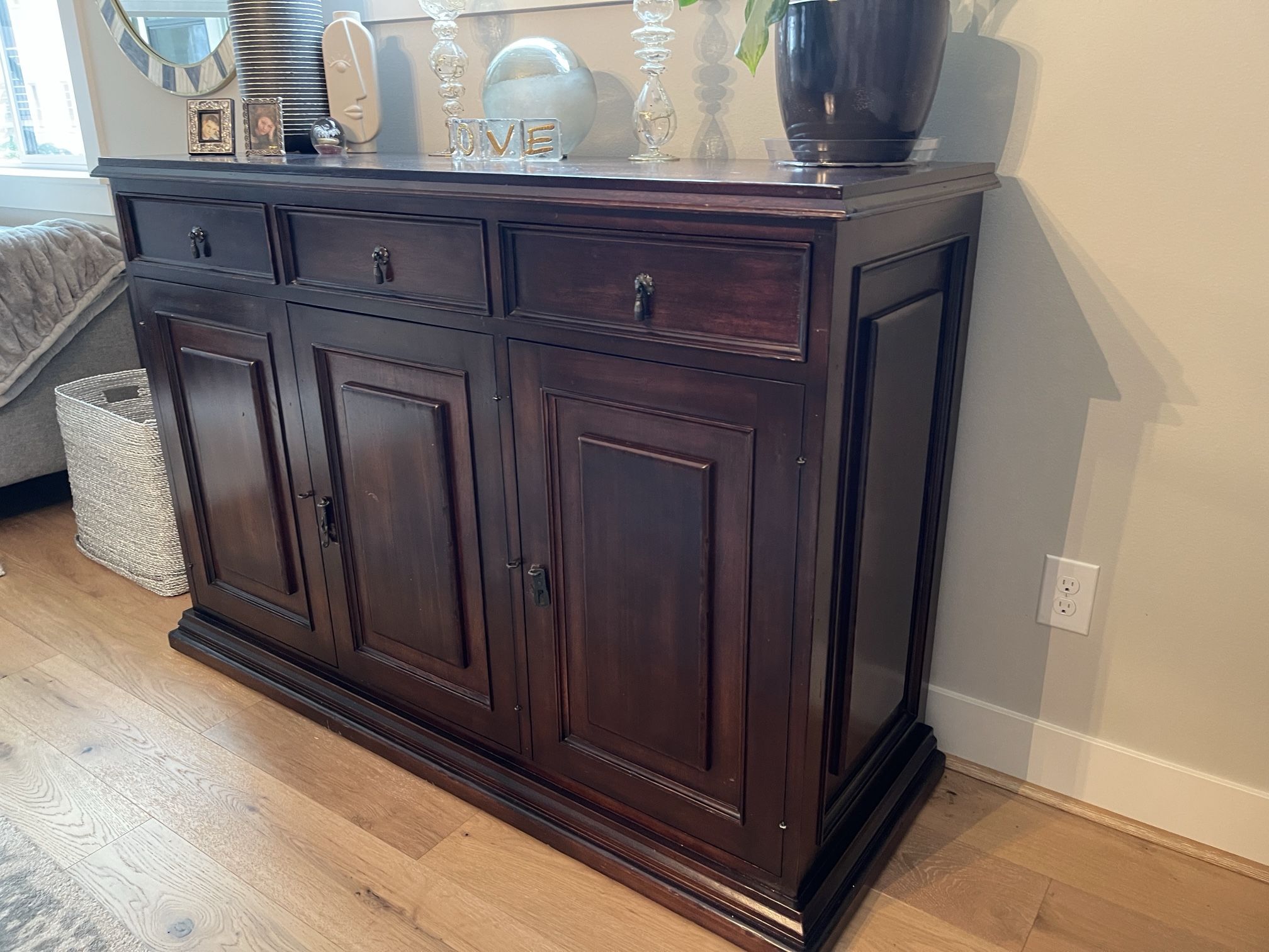 Beautiful Solid Wood Credenza for Sale in Kirkland, WA OfferUp
