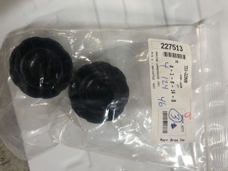 Riding mower hub cap