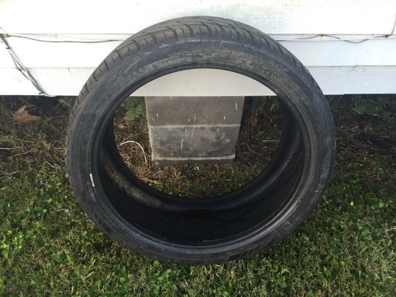 24" tire 305/30/24 like new