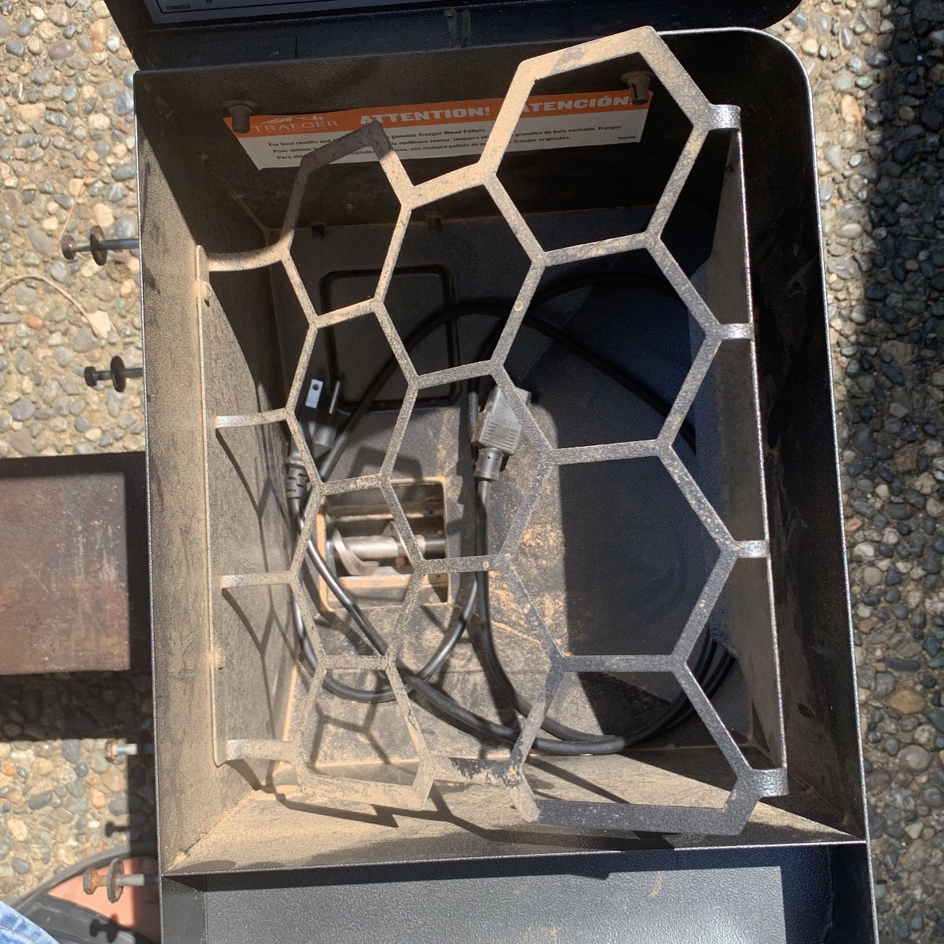 Traeger Silverton 620 Hopper Assembly for Sale in Everett, WA OfferUp