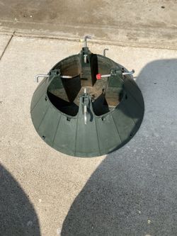 Christmas tree holder