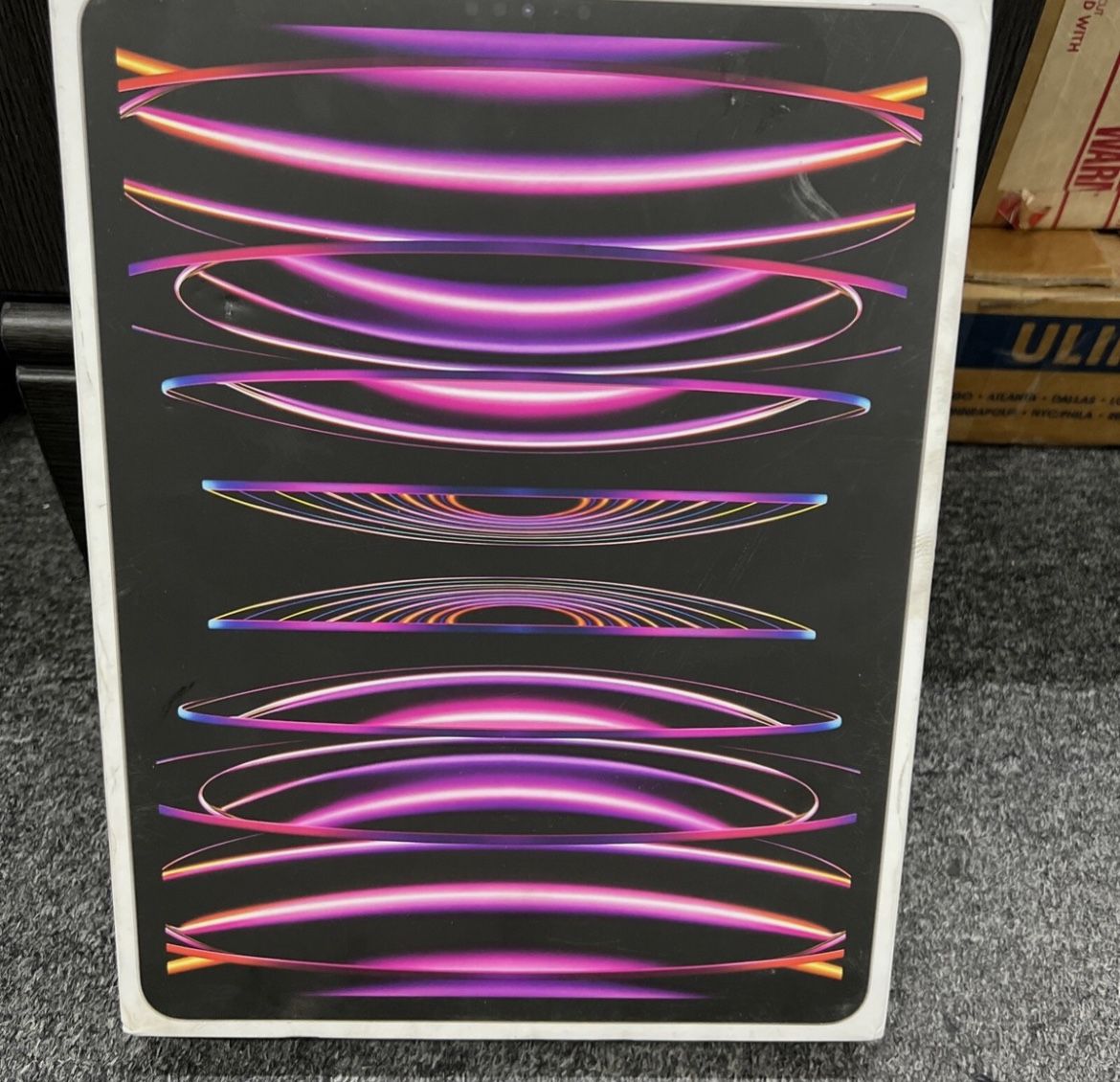 Apple iPad Pro 12.9-inch (6th generation) 256 GB