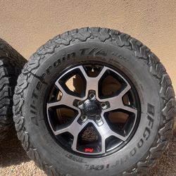 Jeep JLU Rubicon 2020 Rims and Tires.   