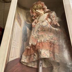 Beautiful Vintage Collectible Porcelain Doll 