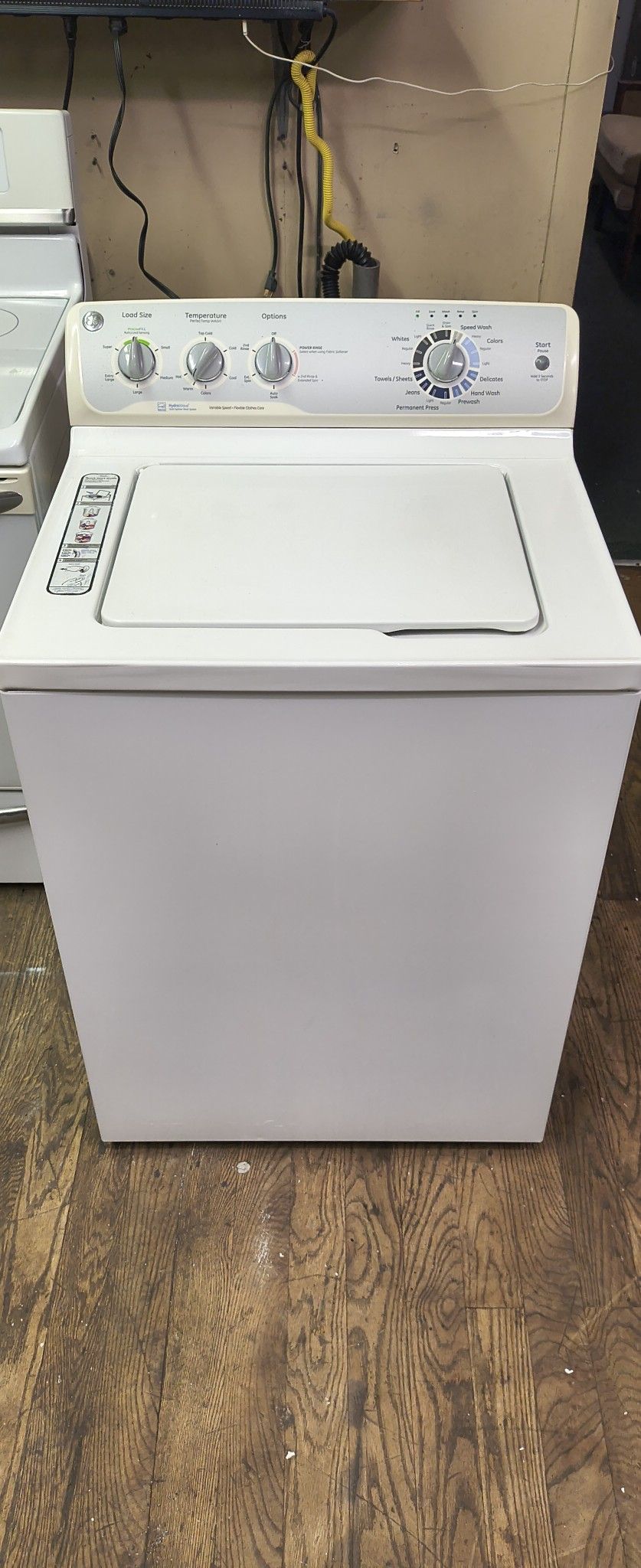 GE HydroWave White TopLoad Washer, Full Agitator.