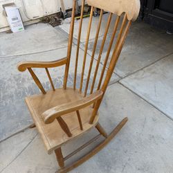 Vintage Wooden rocking chair – Rustic / Farmhouse Project piece