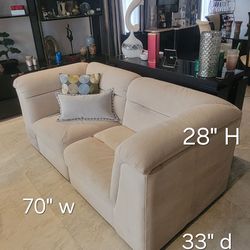 Suede (leather) ivory love seat or 2 separate chairs / sofa pequeno o 2 sillas separadas.