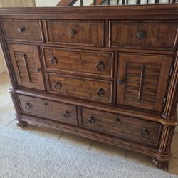 Vintage chest of drawers.