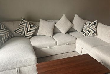 Like New U-Shaped Sleeper Sectional with Storage JR furniture (Bought July 2025)