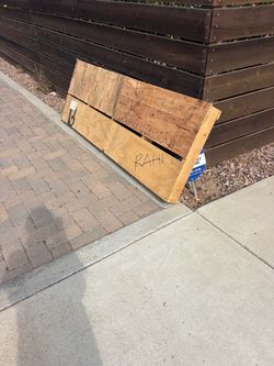 Free wood pallet- Plywood Wood Crate / Shipping Box