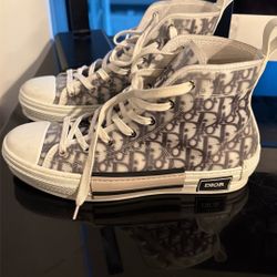 B23 League High-Top Sneaker