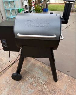 Traeger smoker wood pellet grill