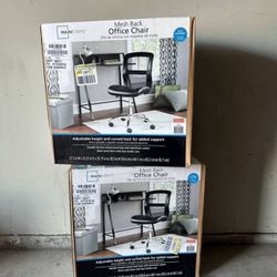 Mainstays Mesh 16.75” Desk Chair w/ Swivel in Black ‼️$60dls For BOTH‼️