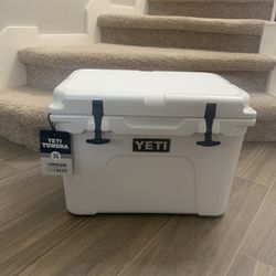 Yeti Tundra 35 Cooler-  White, BRAND NEW