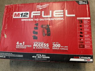 Milwaukee M12 FUEL 12V Lithium-lon Brushless Cordless 4-in-1 Installation 3/8 in. Drill Driver Kit W/ Bonus 2.0Ah Battery