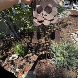 Recycled metal garden Flower