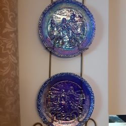 Vintage Carnival Glass Valley Forge  2 Plate Set 