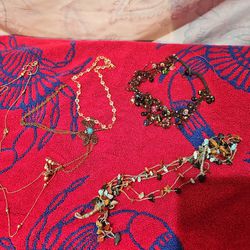Vintage Jewelery 1970s 6  Pieces Firm 
