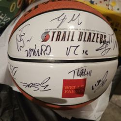 Portland Trailblazers Signed Ball Full Team 2010-2011