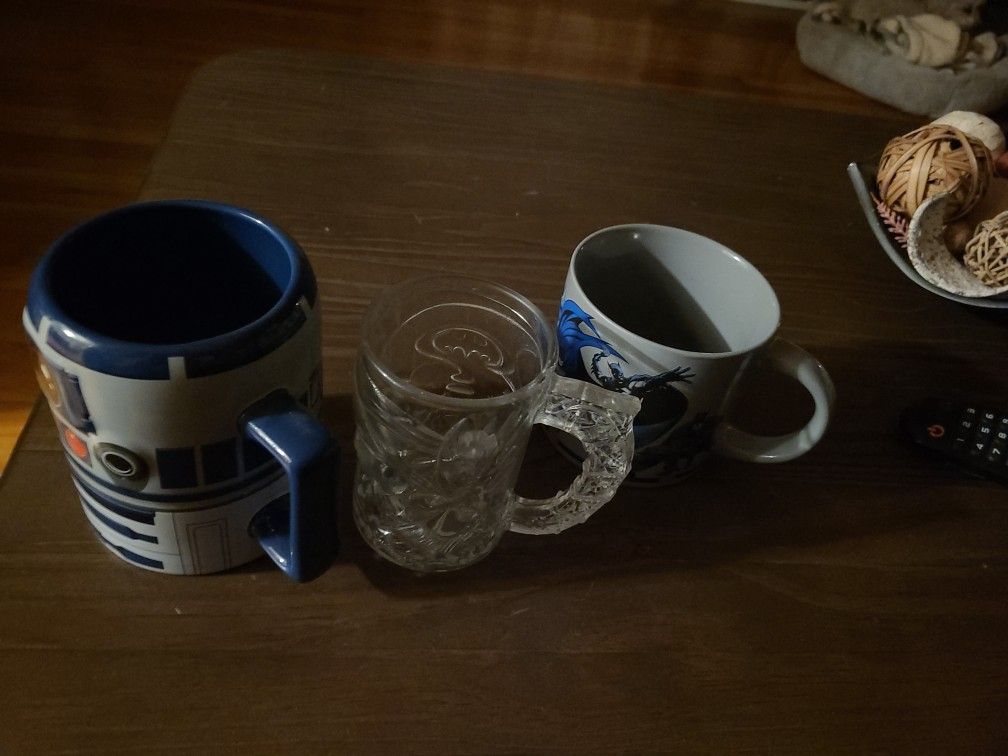 3 Collectables Mugs