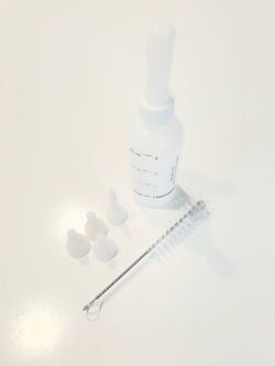 Feeding bottle set for puppies with cleaning brush