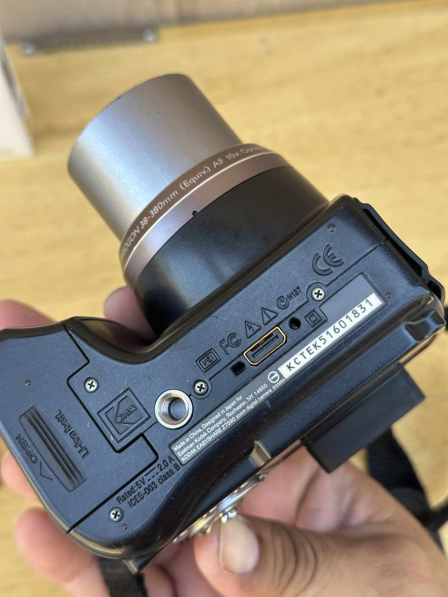 Kodak EasyShare Z7590 5.0MP 10x Zoom Digital Camera W Charger/Battery TESTED